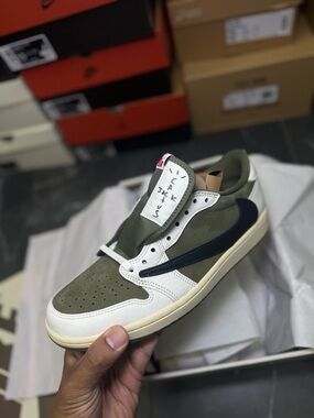 Travis Scott x Jordan 1 Low Medium Olive Sneakers - 100% authentic!